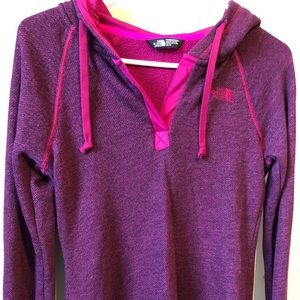 Women’s The North Face hooded sweater